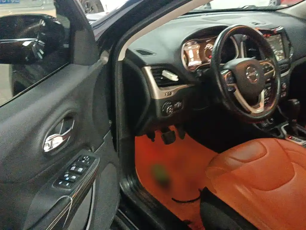 Jeep Cherokee — миниатюра 16