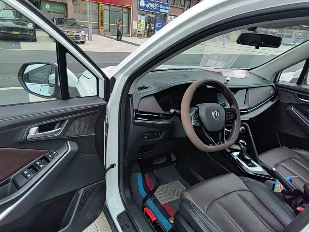 Changan CS15 — миниатюра 16