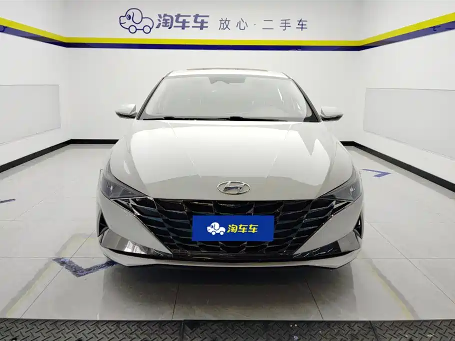 Hyundai Elantra 2022