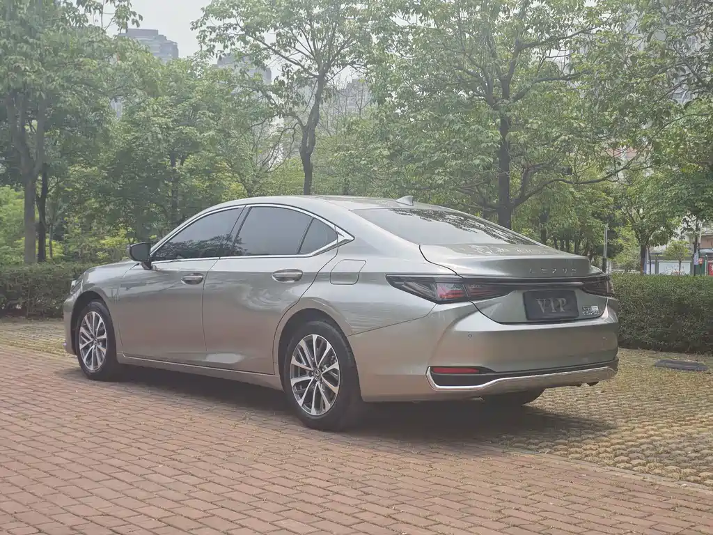 Lexus ES — миниатюра 5