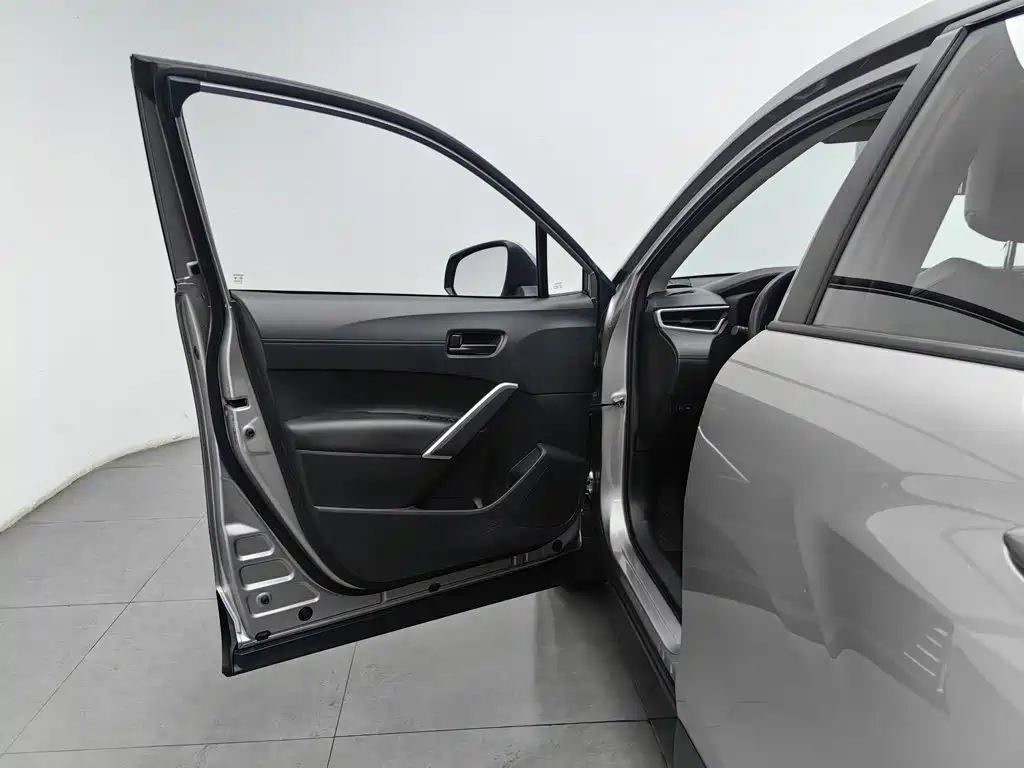 Toyota Corolla Cross — миниатюра 8