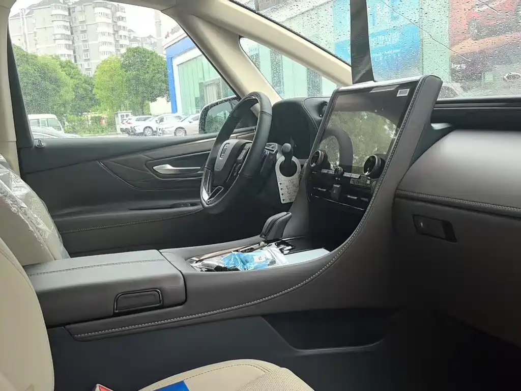 Toyota Vellfire — миниатюра 3