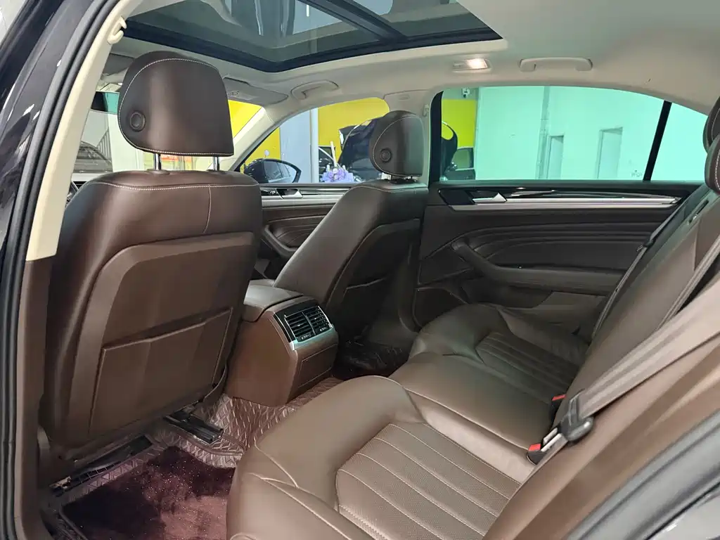Volkswagen Phideon — миниатюра 6