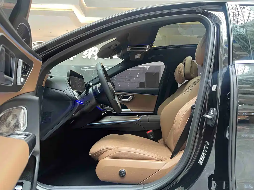 Mercedes-Benz E-Class — миниатюра 10