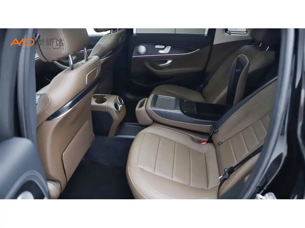 Mercedes-Benz E-Class — миниатюра 7
