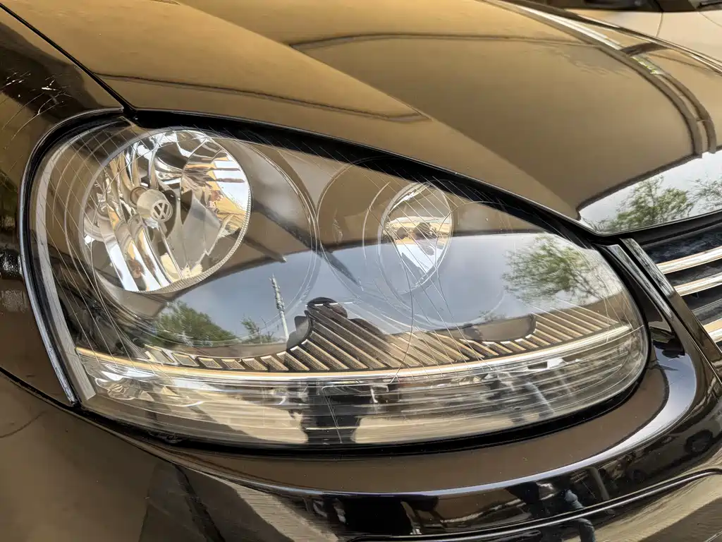Volkswagen Sagitar 2011 1.4TSI MT Luxury