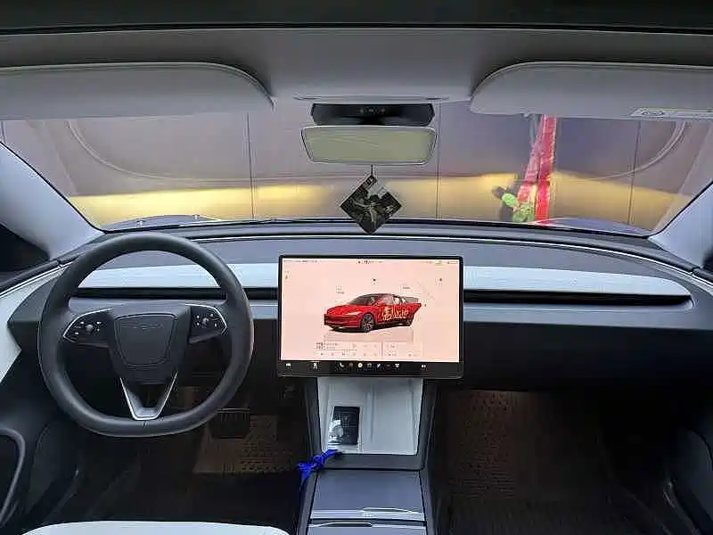 Tesla Model 3 — миниатюра 8