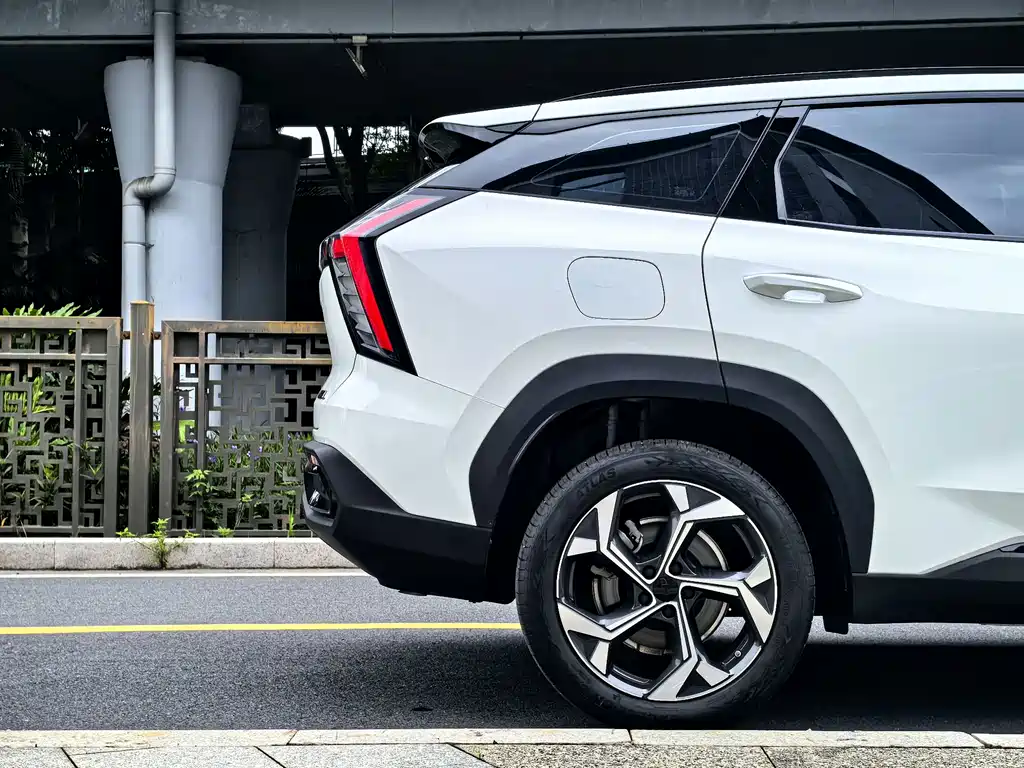 Geely Boyue L — миниатюра 9