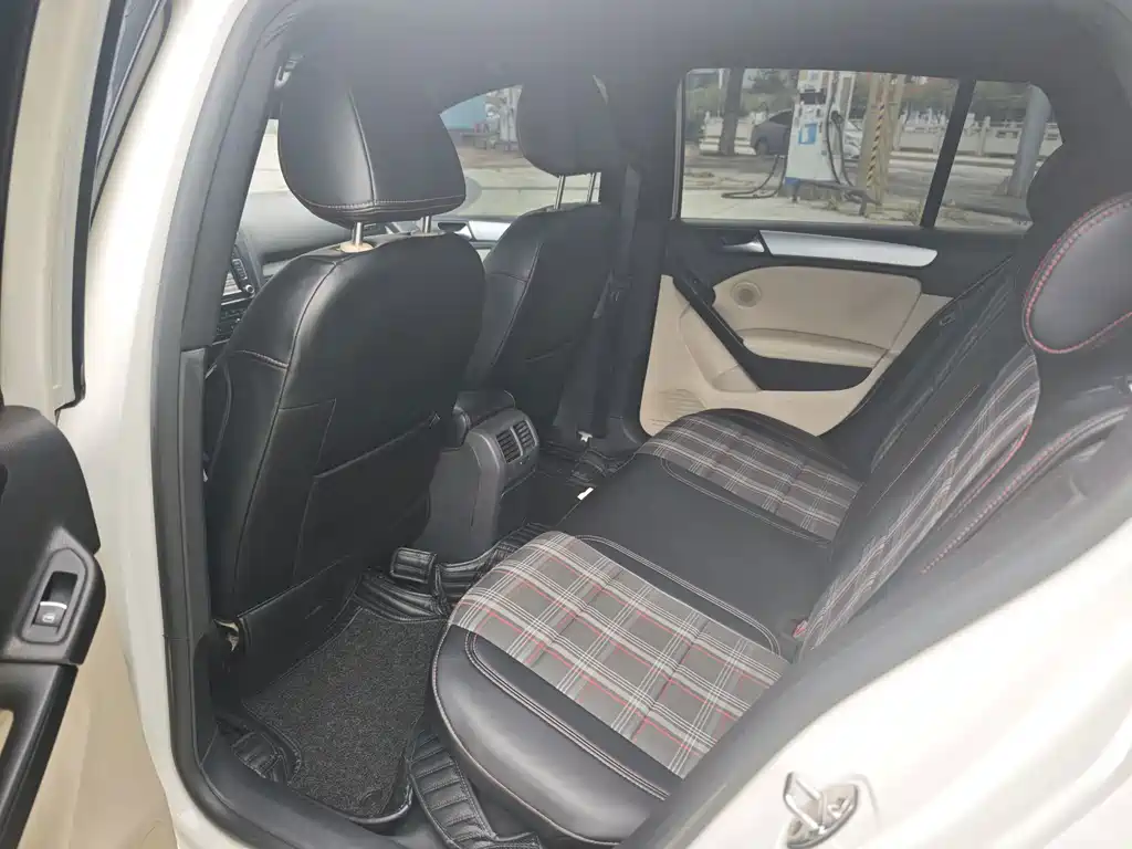 Volkswagen Golf — миниатюра 10