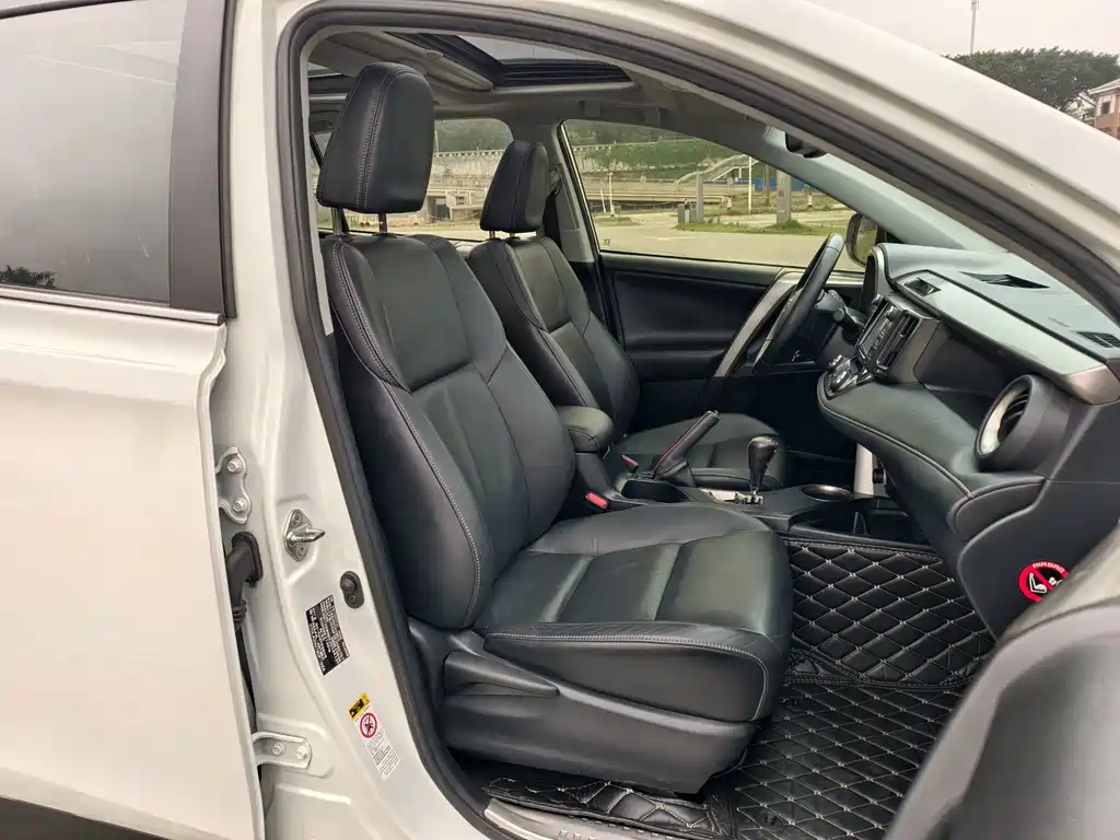 Toyota RAV4 — миниатюра 15