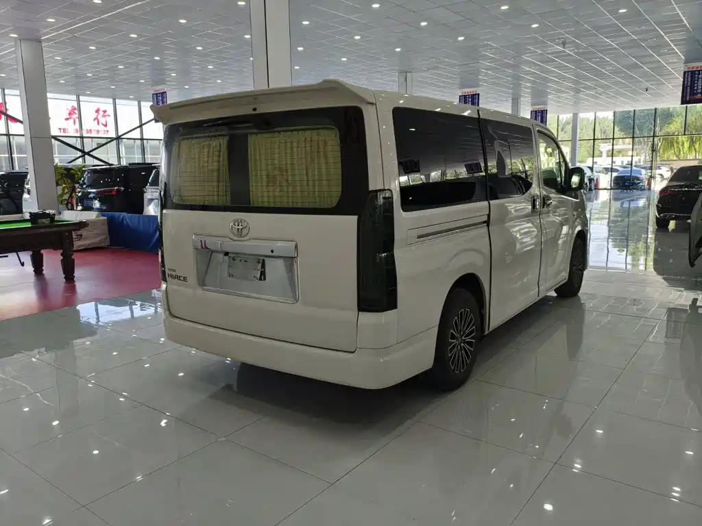 Toyota Hiace — миниатюра 4
