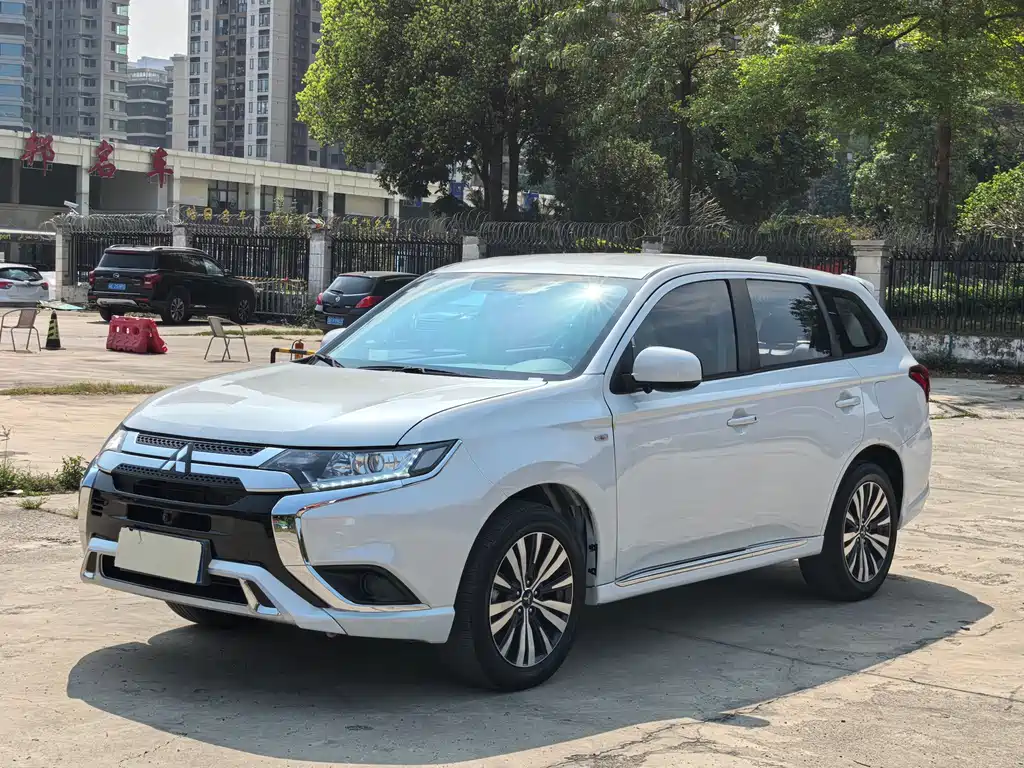 Mitsubishi Outlander 2021