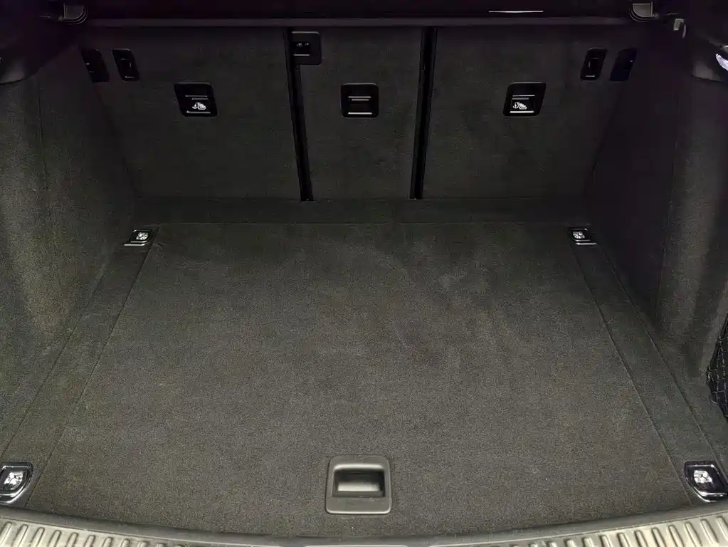 Porsche Macan — миниатюра 13