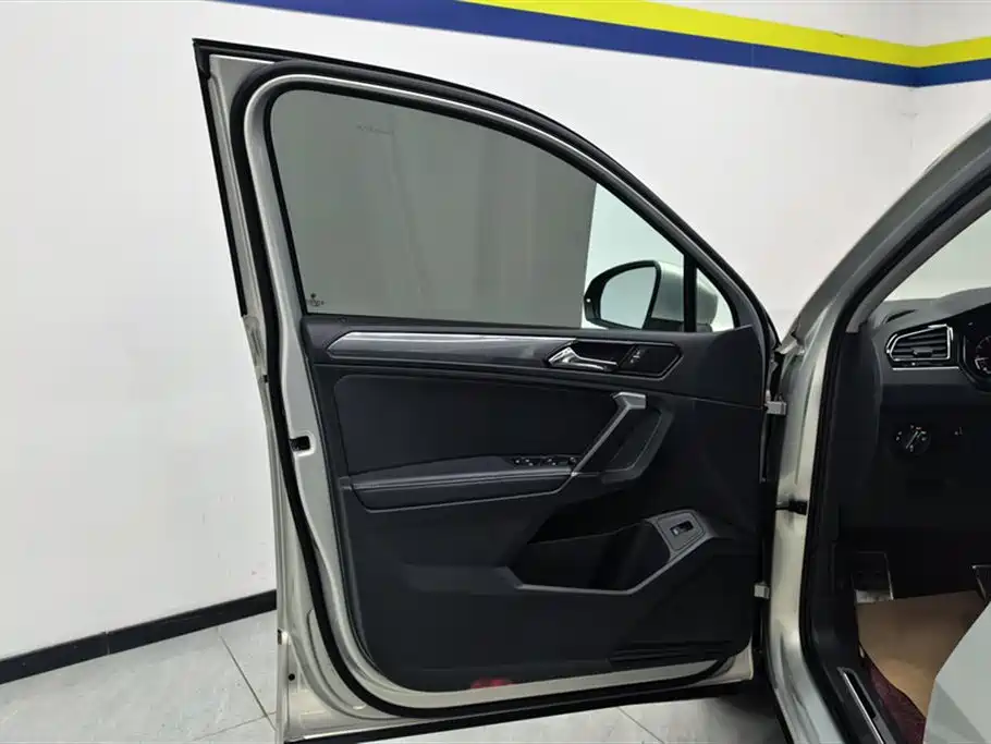 Volkswagen Tiguan L L 2021 330TSI AT R-Line