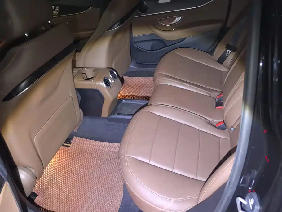 Mercedes-Benz E-Class — миниатюра 11