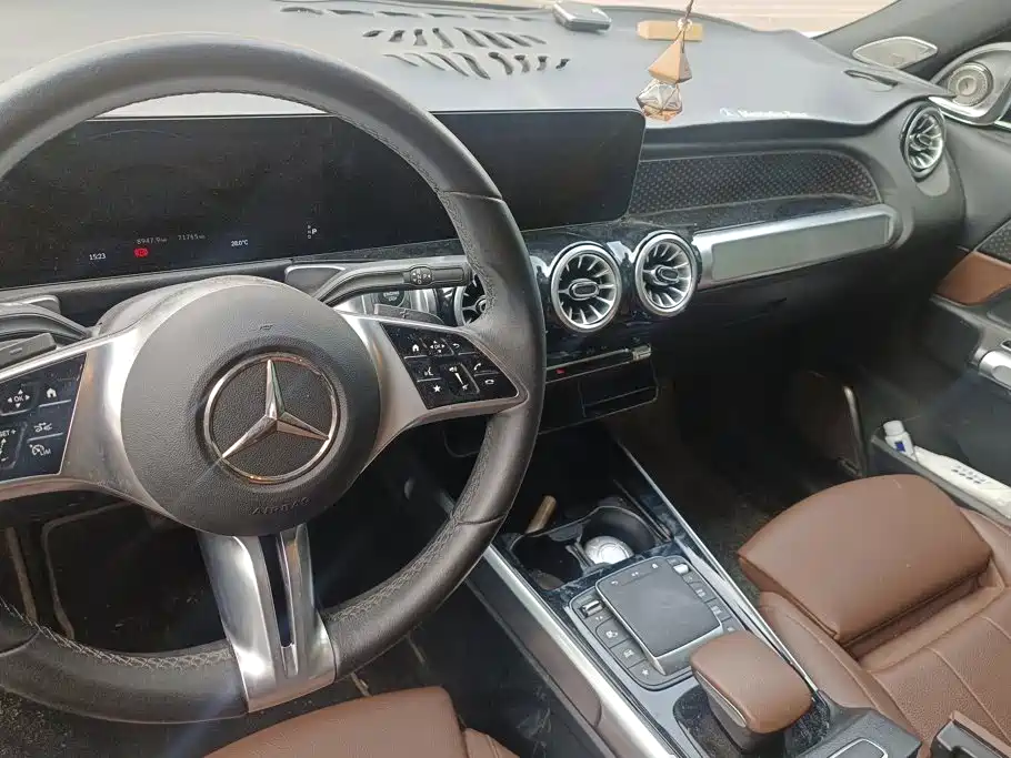Mercedes-Benz GLB — миниатюра 12