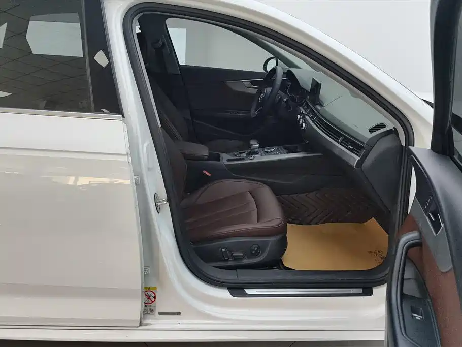 Audi A4L 2019 40 TFSI V