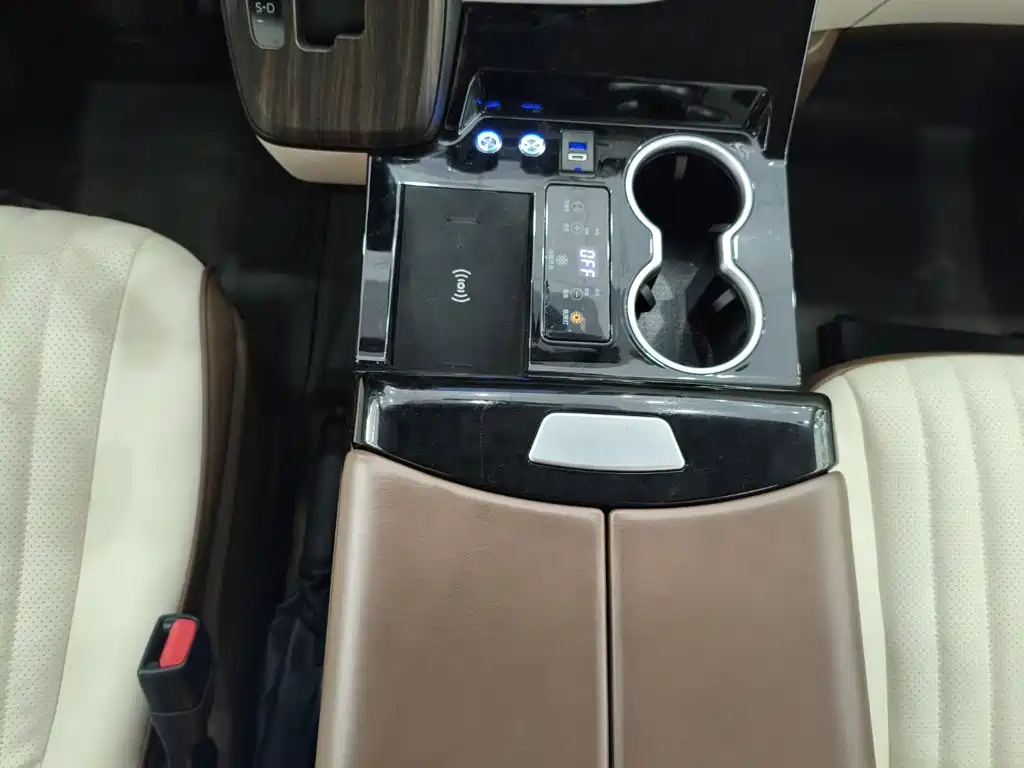 Toyota Hiace — миниатюра 11