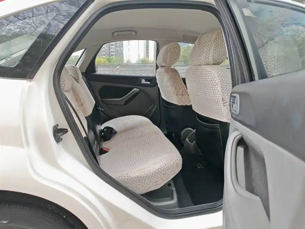 Ford Focus 2013 1.8L AT