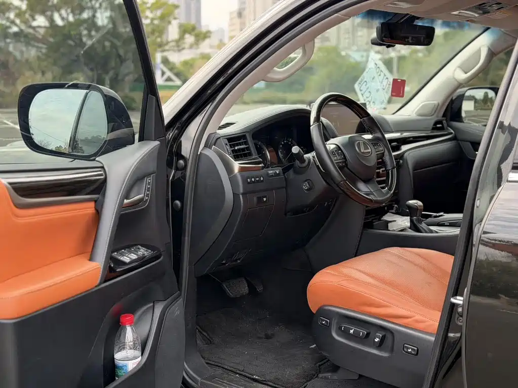 Lexus LX — миниатюра 4