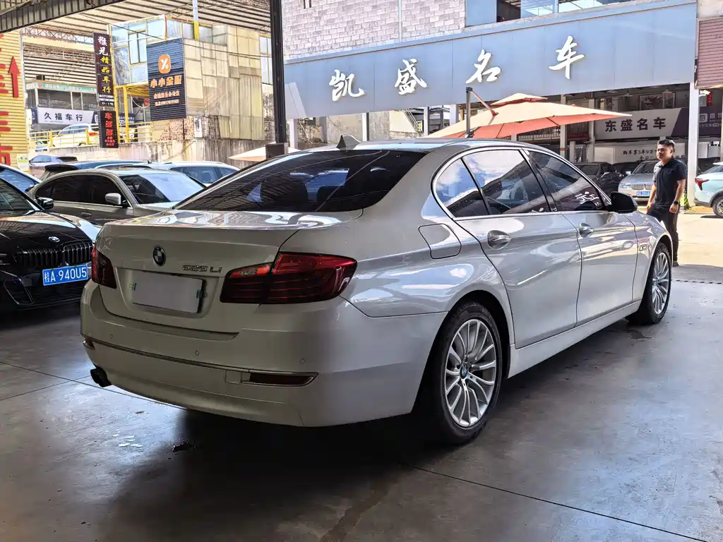 BMW 5 Series — миниатюра 2