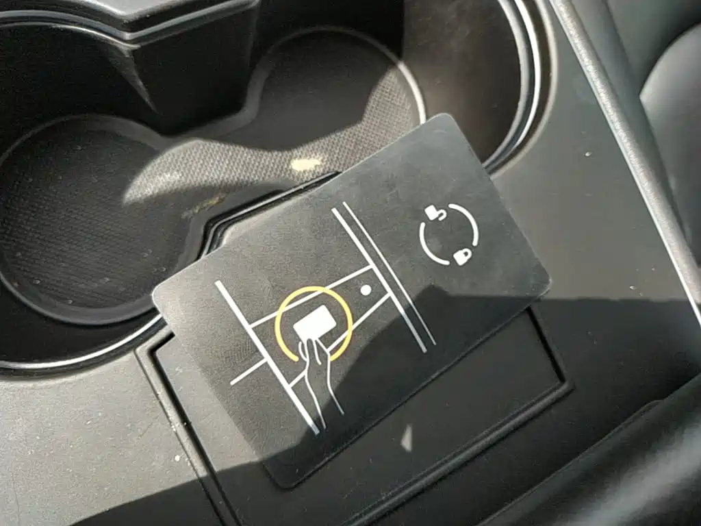 Tesla Model 3 — миниатюра 9