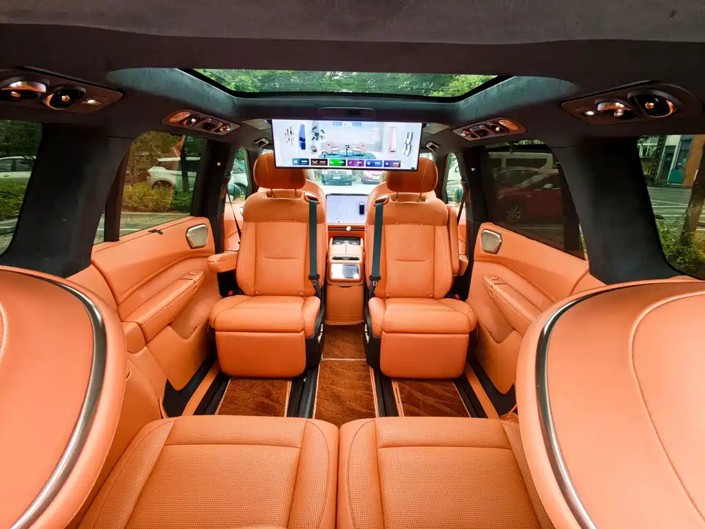 Lynk & Co 900 — миниатюра 11