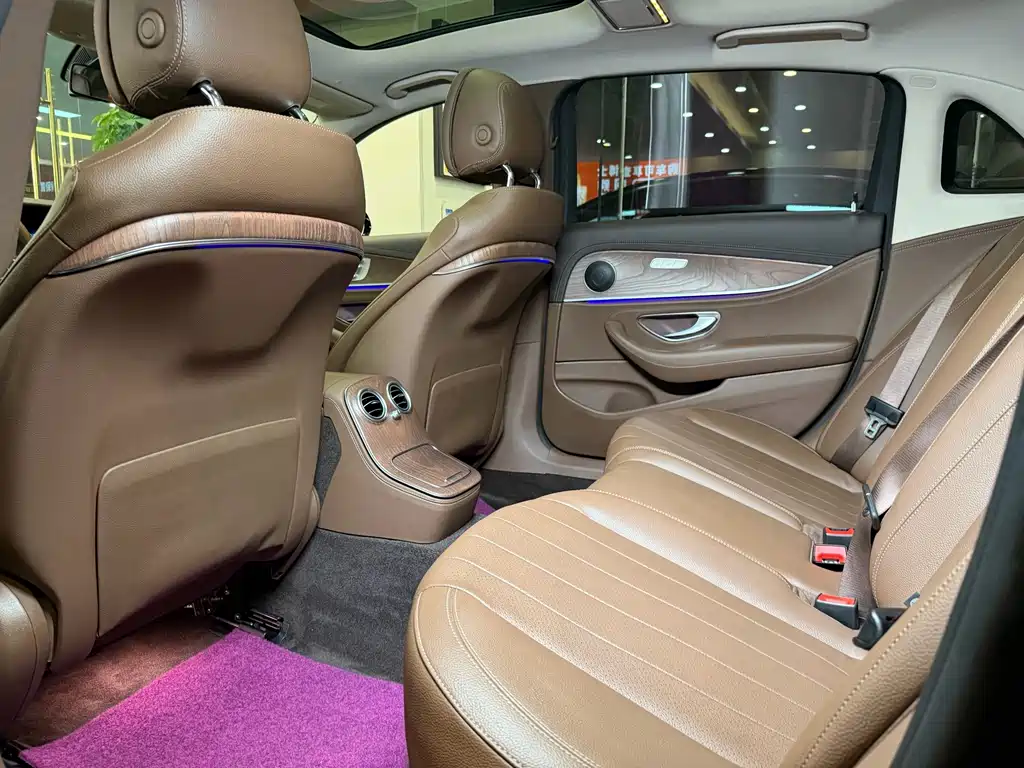 Mercedes-Benz E-Class — миниатюра 10