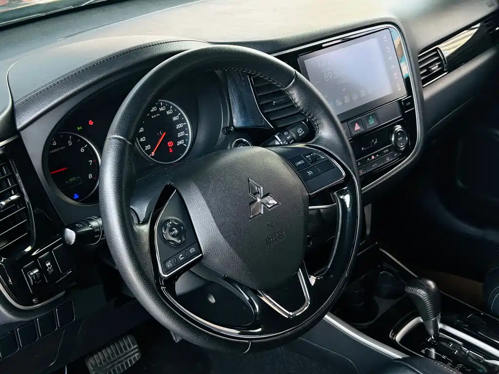 MITSUBISHI OUTLANDER