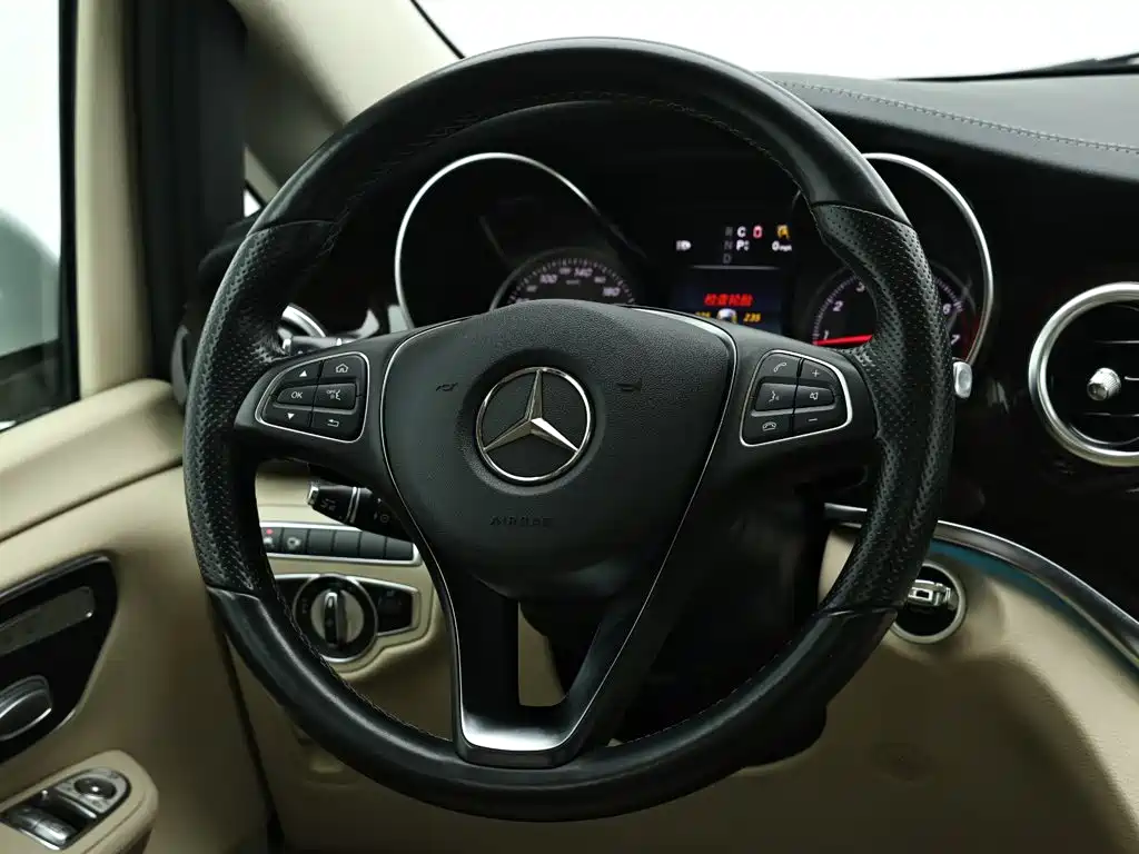 Mercedes-Benz V-Class — миниатюра 16