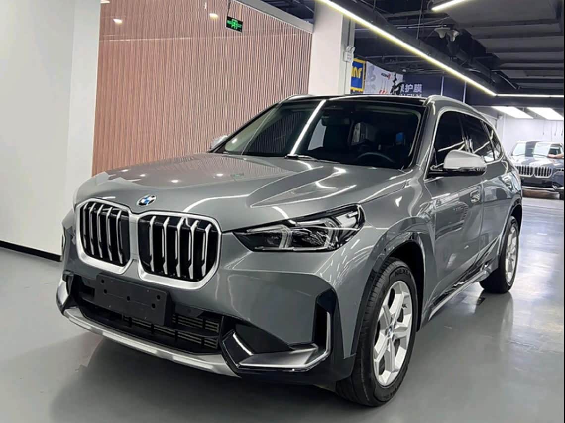 BMW X1 1.5 л 2023 г. Серебристо-серый, пробег 28000 км