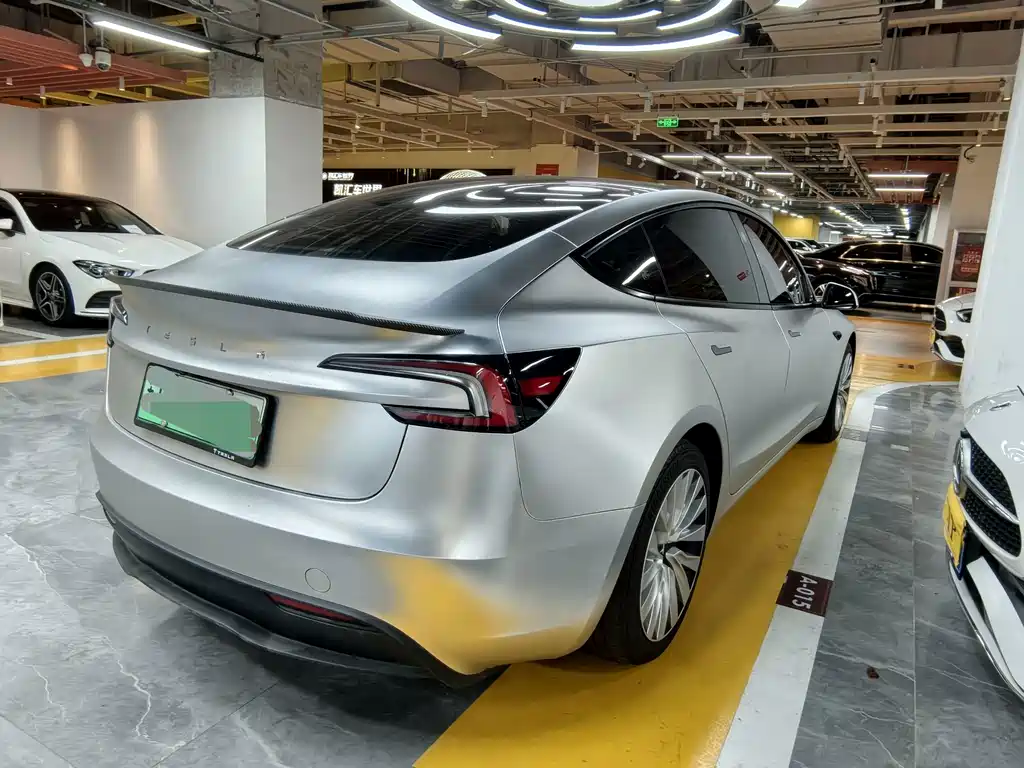 Tesla Model 3 — миниатюра 12