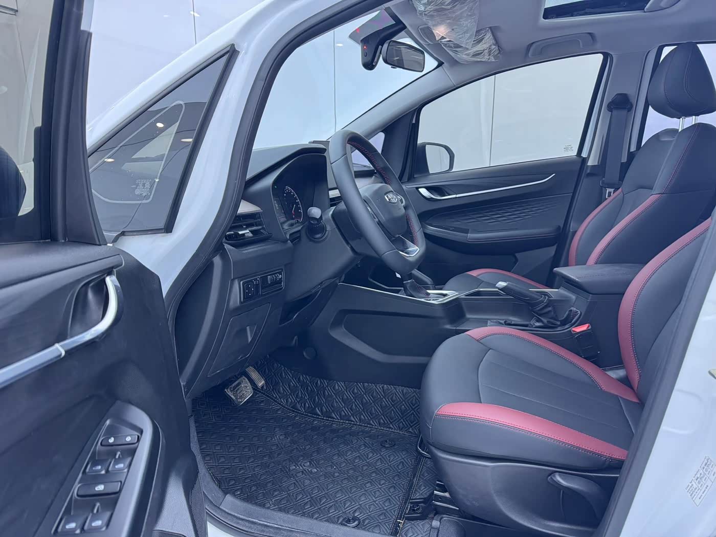 Geely Vision X3 1.5 л 2022 г. Белый, пробег 22000 км