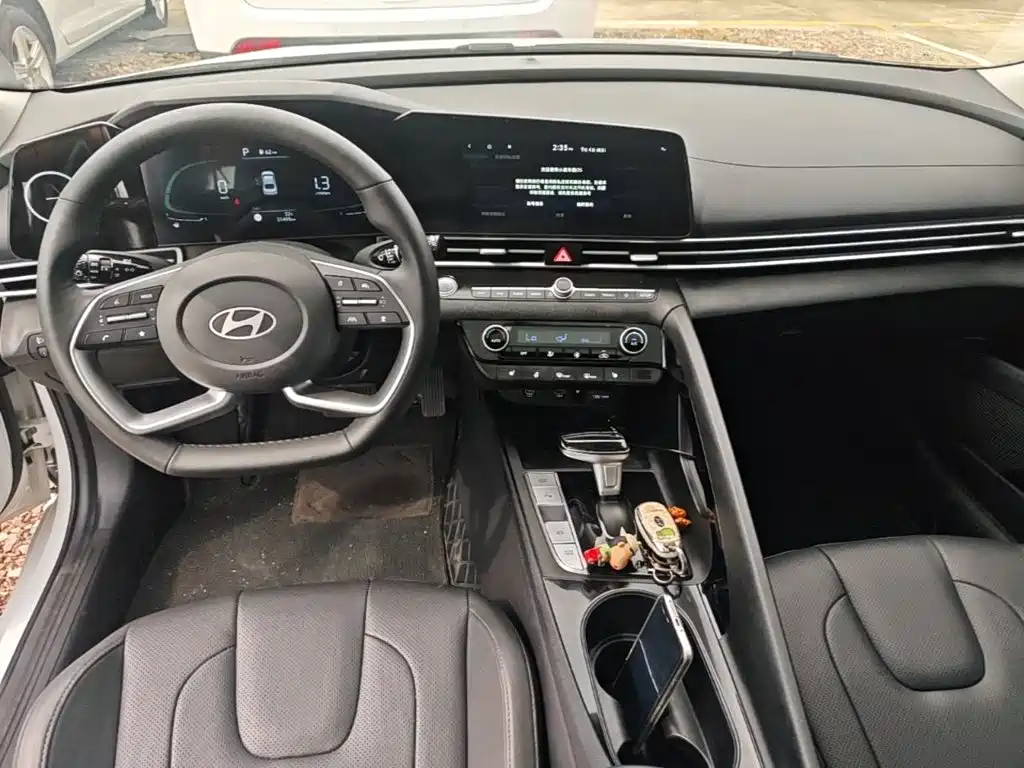 Hyundai Elantra — миниатюра 10