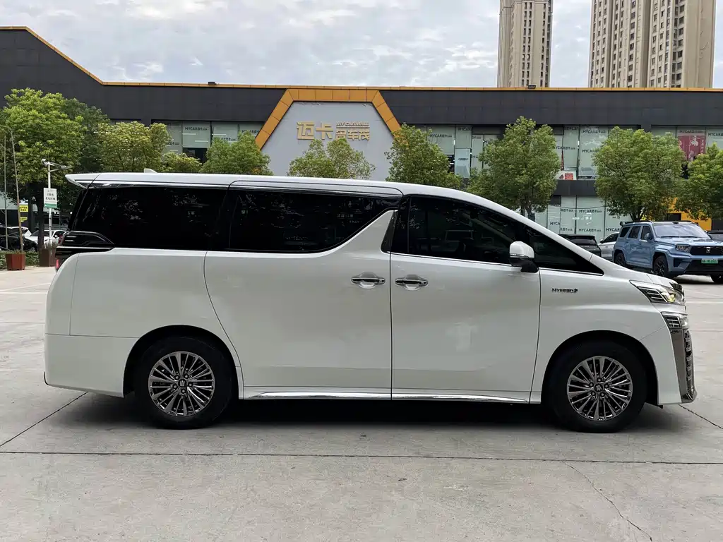 Toyota Vellfire — миниатюра 6