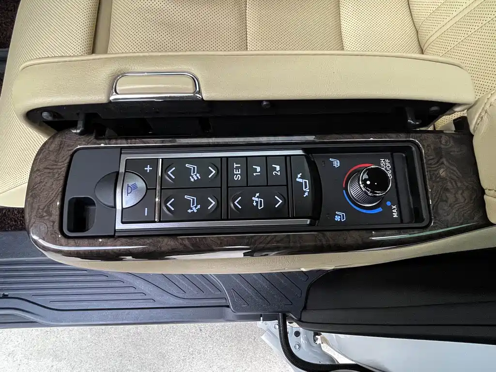 Toyota Vellfire — миниатюра 21