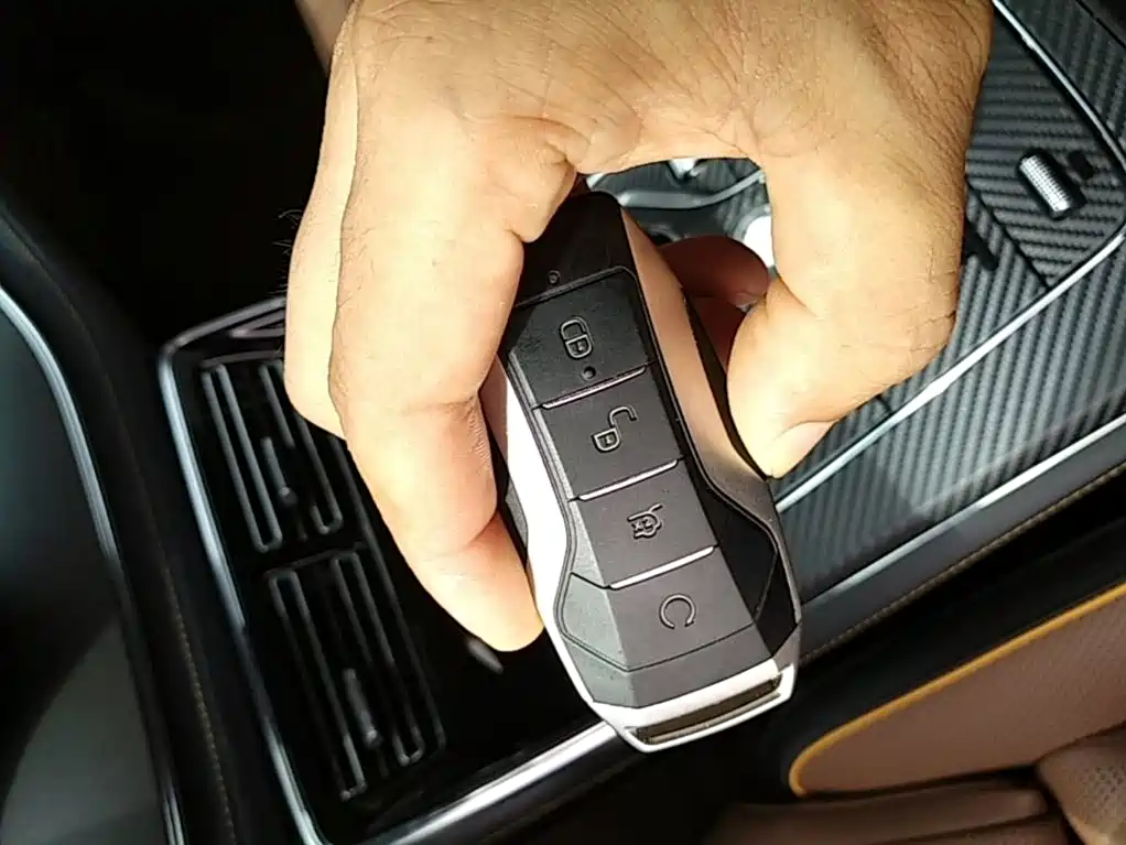 BYD Tang New Energy — миниатюра 9