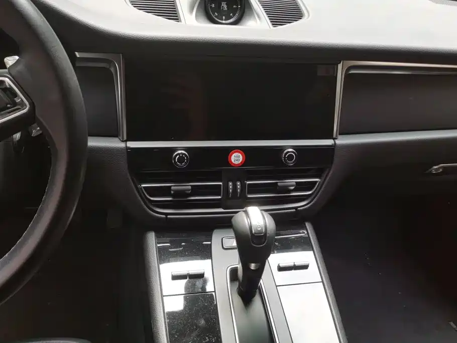 Porsche Macan — миниатюра 13