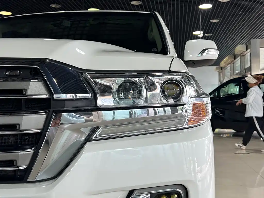 Toyota Land Cruiser 2018 5.7L