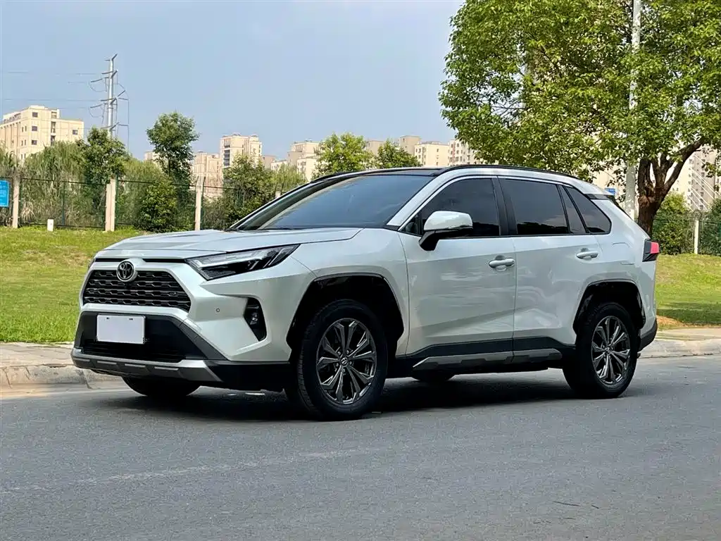 Toyota RAV4 2024 2.0L CVT Plus