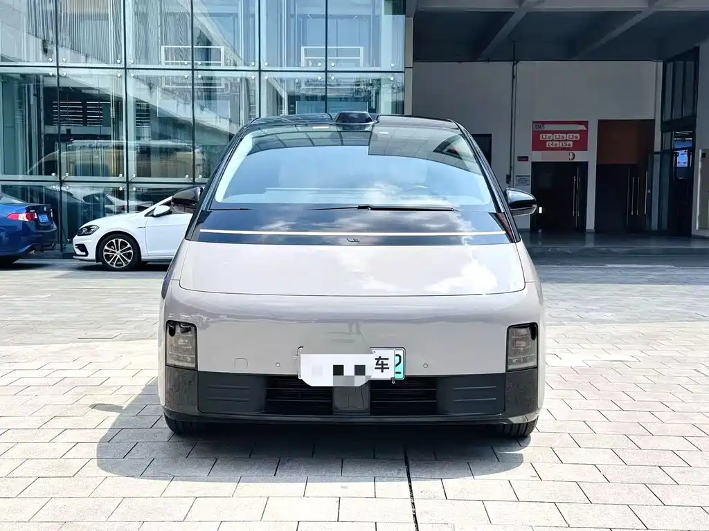 Li Auto Li MEGA — миниатюра 2