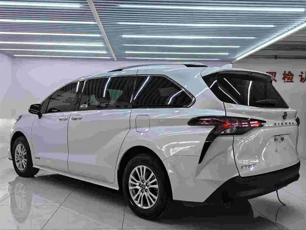 TOYOTA SIENNA