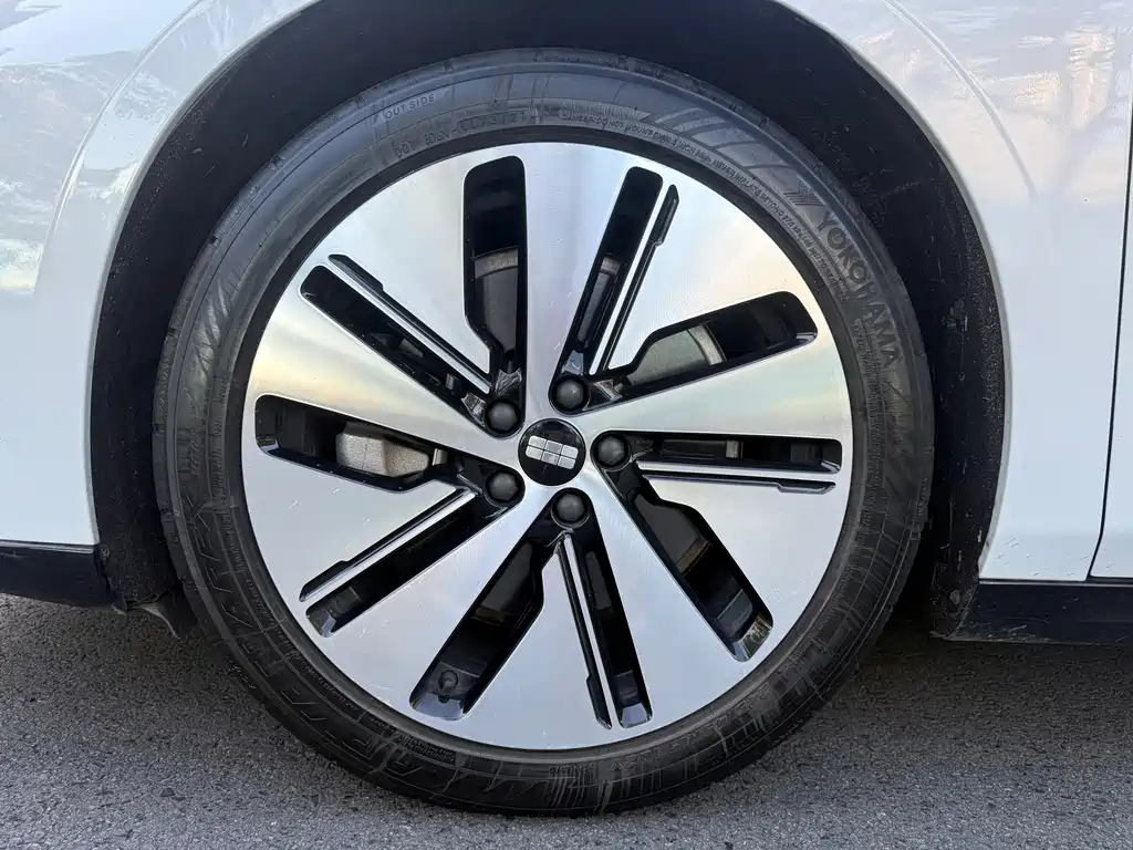 GEELY GALAXY GALAXY E8