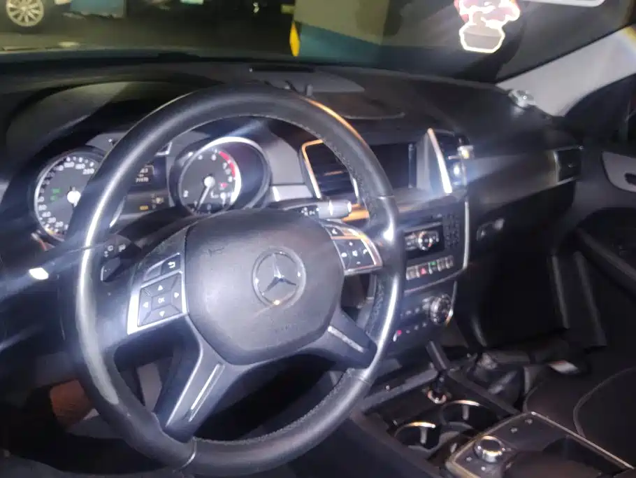 Mercedes-Benz M-Class — миниатюра 12