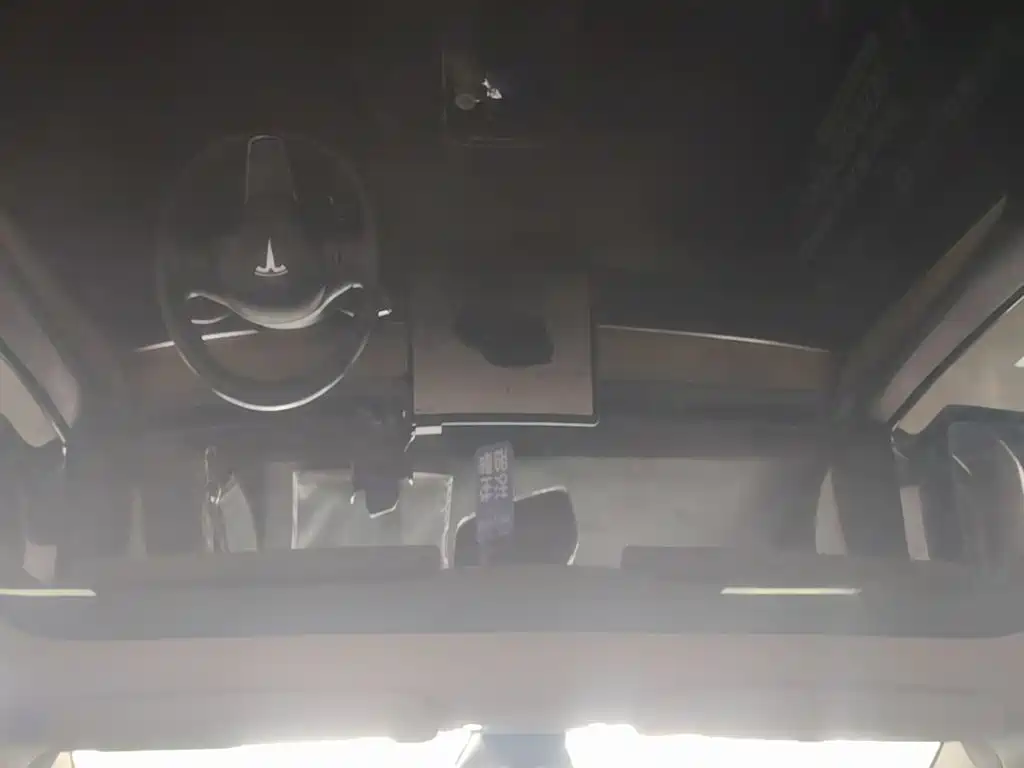 Tesla Model Y — миниатюра 18