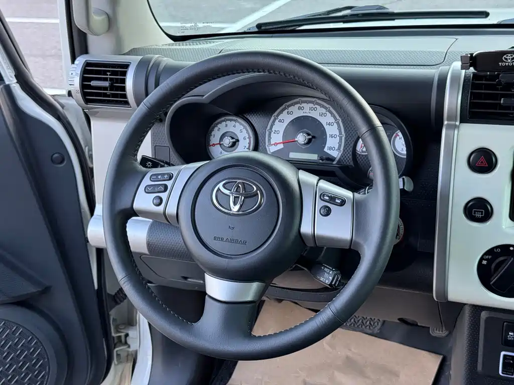 Toyota FJ Cruiser — миниатюра 13