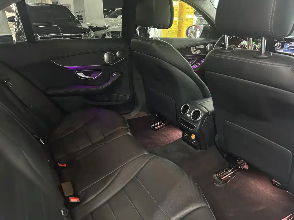 Mercedes-Benz C-Class — миниатюра 8