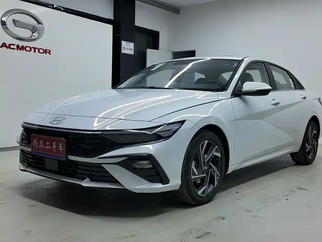 HYUNDAI ELANTRA