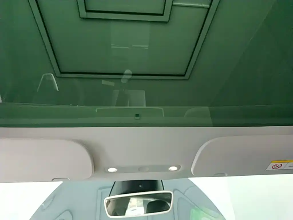Tesla Model 3 — миниатюра 18