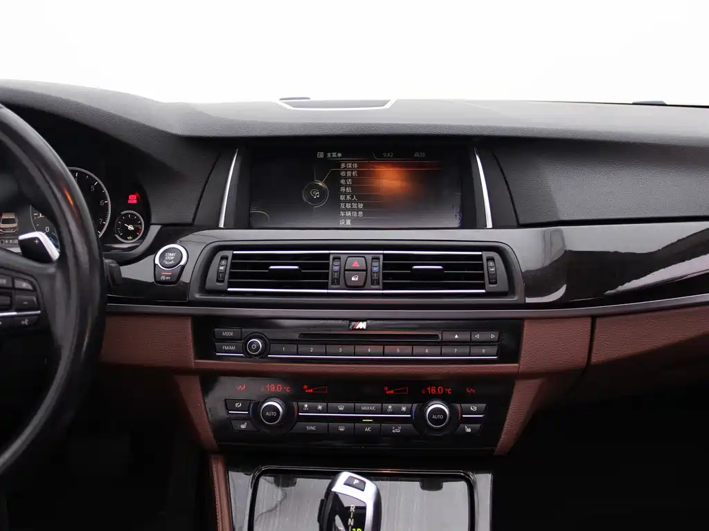 BMW 5 Series — миниатюра 5